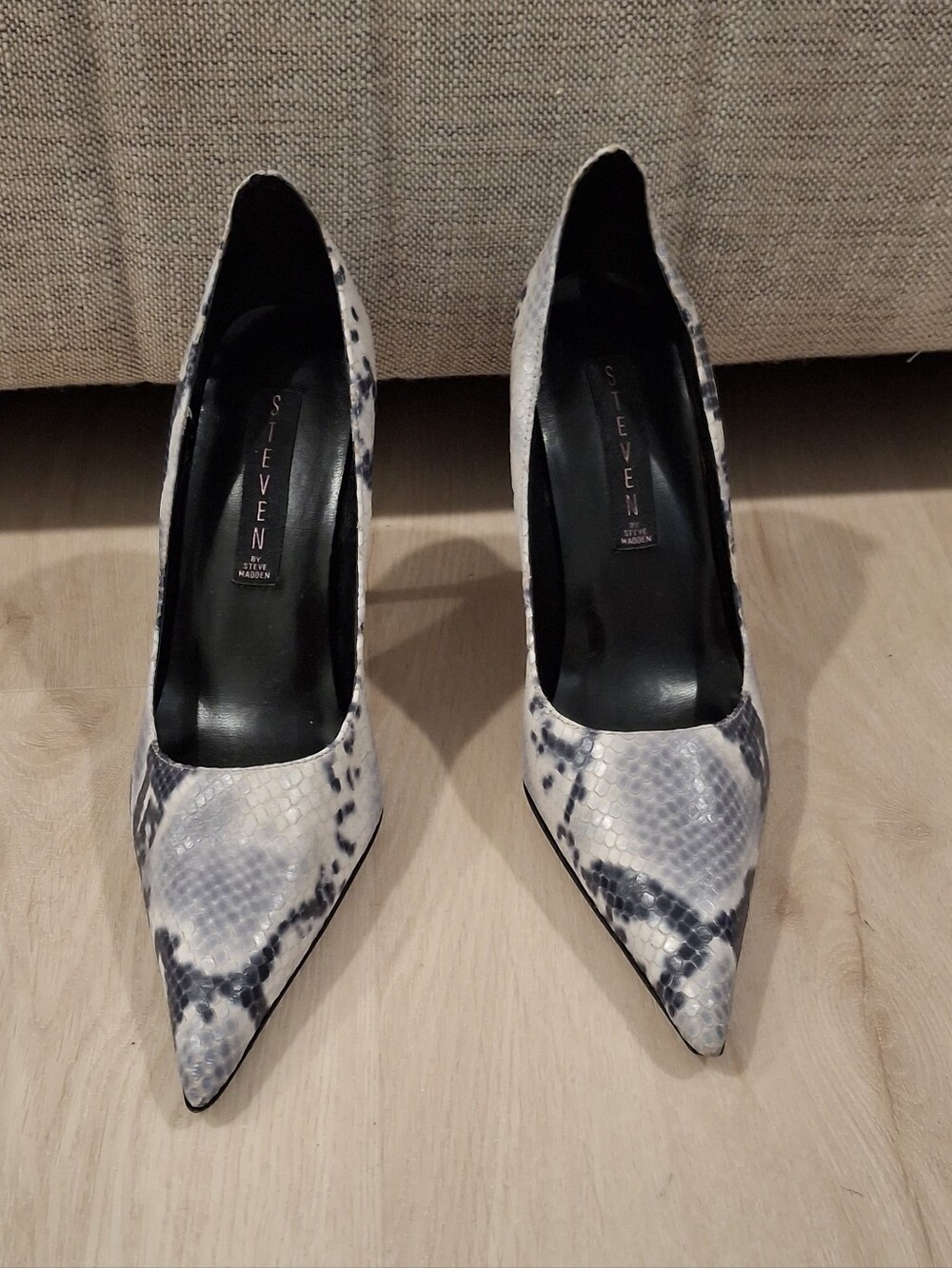 STEVE MADDEN SNAKE PRINT SHOES